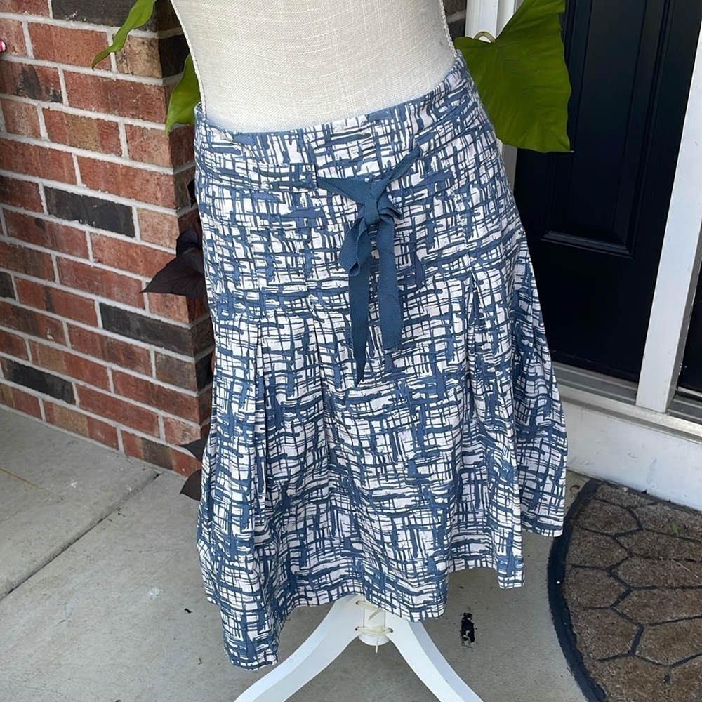 Old Navy Just Below Waist Pleated A-Line‎ Skirt